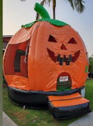 15' Pumpkin Bounce House: B-015